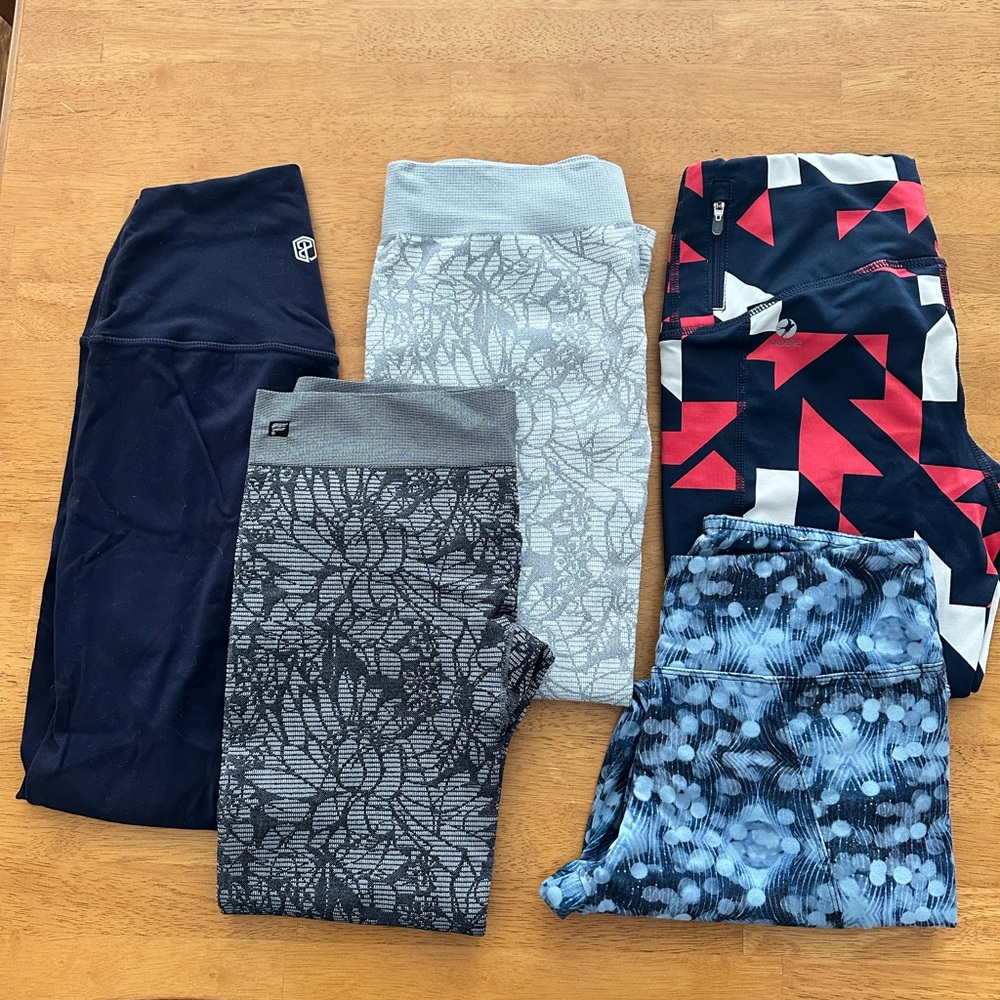 Fabletics crop leggings White/gray size S